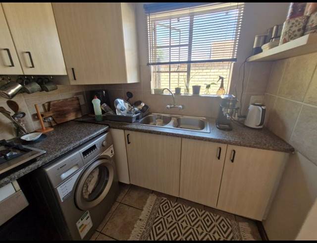 2 BEDROOM TOWNHOUSE FOR SALE IN SINOVILLE